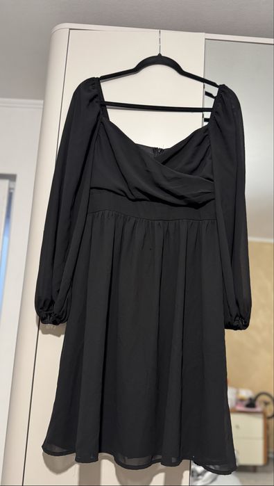 Vand 4 rochi marimea L