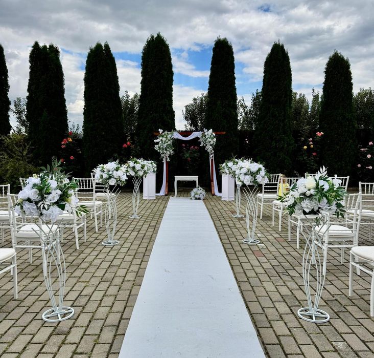 Scaune de inchiriat pentru evenimente , banci si pufuri