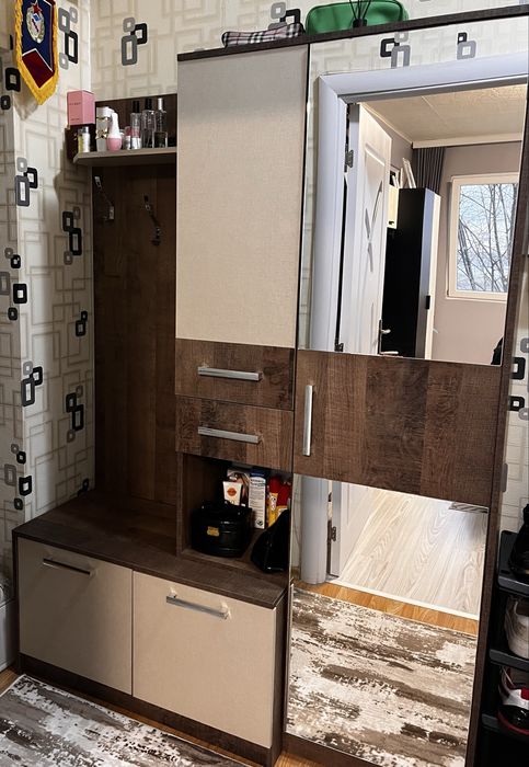 Продавам портманто и гардероб