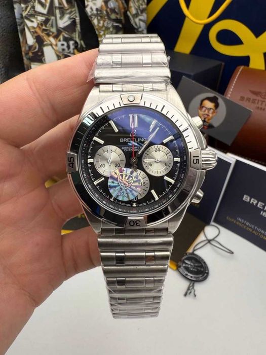 Breitling Chronomat b01