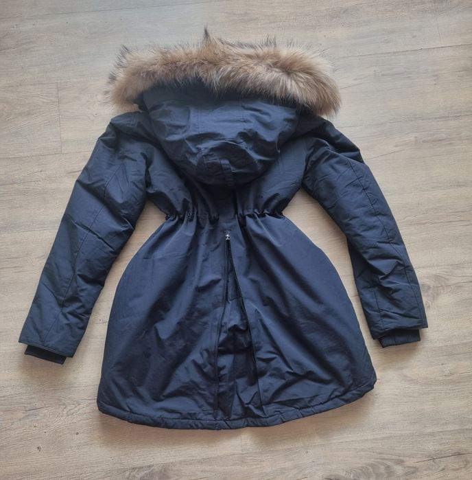 Дамско зимно яке с естествен пух