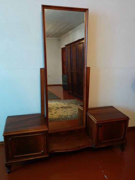 Антикварное трюмо после реставрации. Красное дерево. Бронза родная...