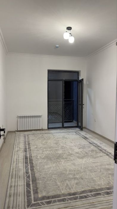 Mirzo Ulugʻbek tumani, Buyuk Ipak Yoʻli metro yaqinida. Bezmaklar.