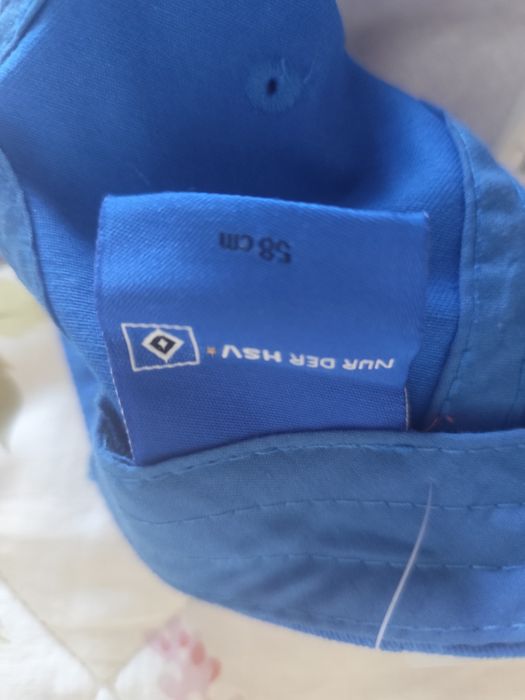 Продавам шапка на немския клуб HSV
