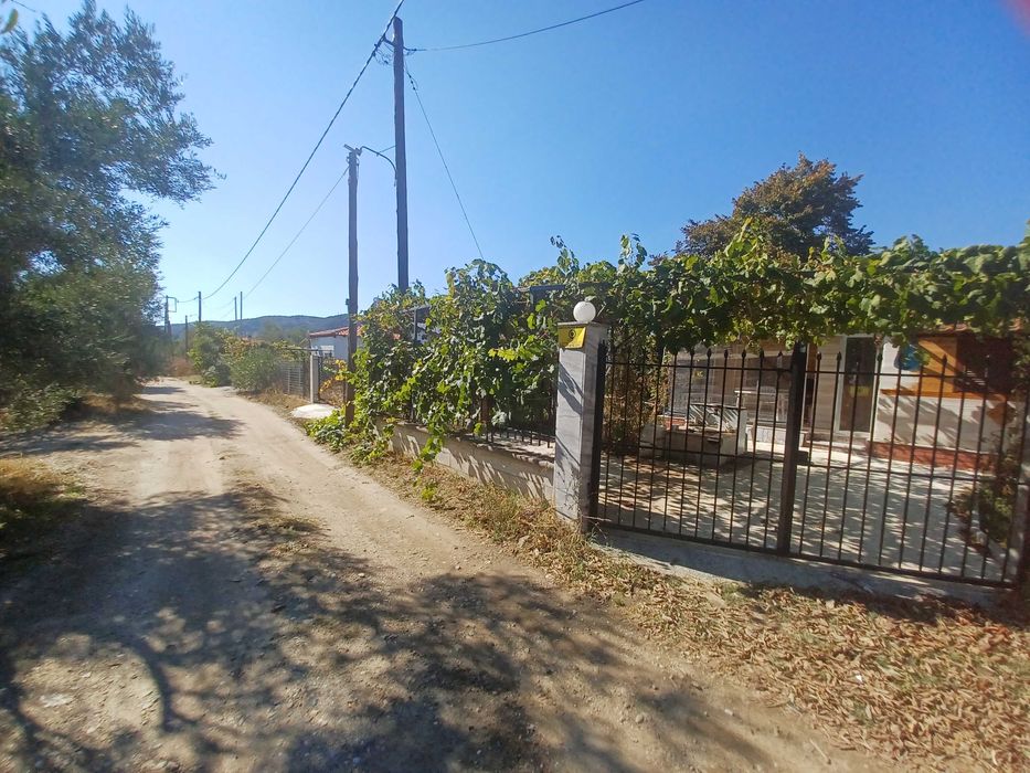 Продава къща с площ 50м2 с двор 160м2 в Паралия Врасна, Северна Гърция