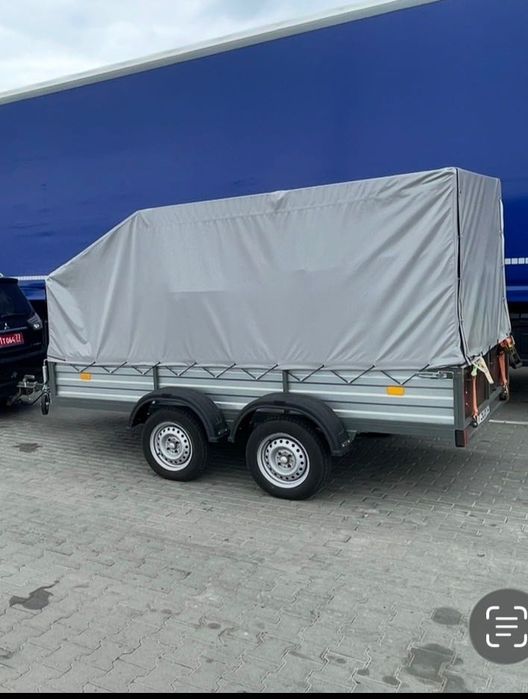 Remorcă cu prelată și ax dublu