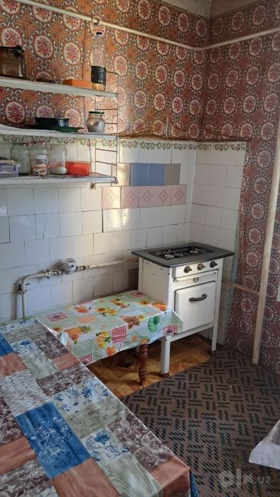 Продам квартиру в кирпичном доме  без маклера