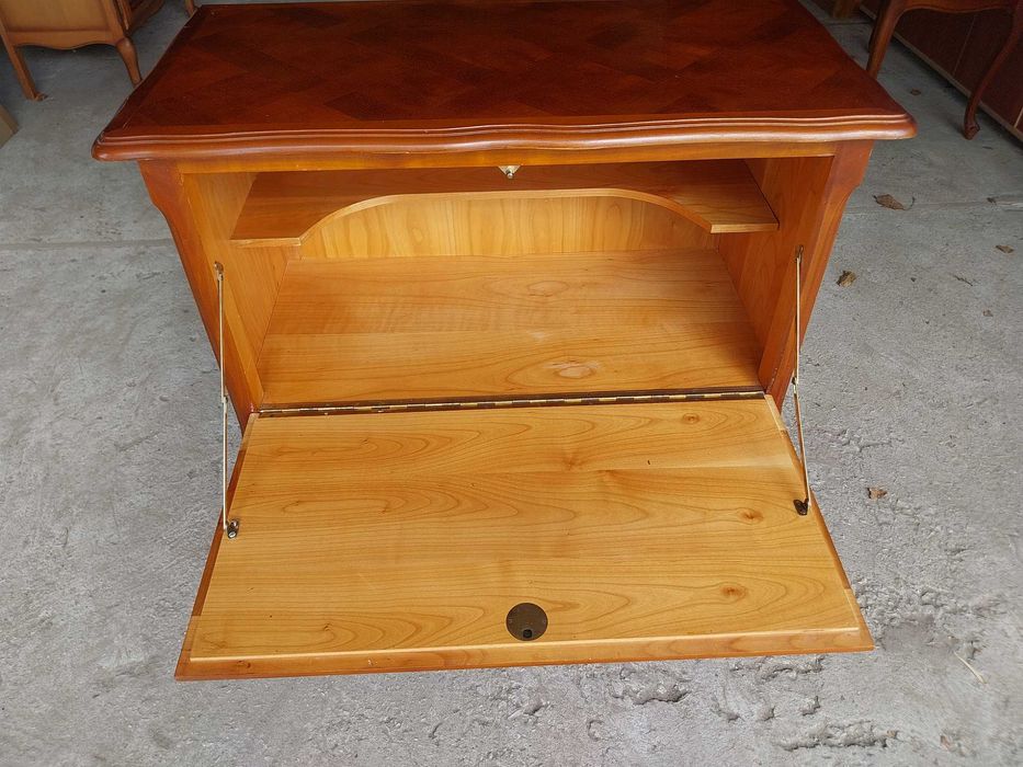 Шкаф и холна масичка