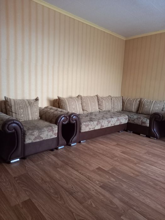 Продаеться угловой диван