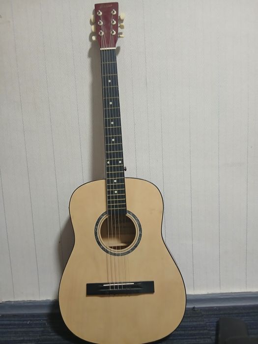 Продам гитару срочно