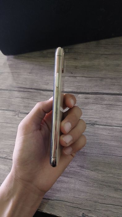Iphone xs 64 gb sastenasi yaxshi imekadan otgan  kafolat 100 foiz