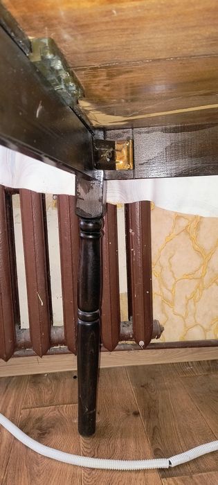 Кръгла дървена маса +2 ва стола от истинско дърво