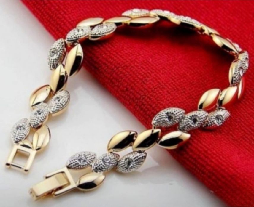 Разкошна гривна 9к попълнено злато с цирконии 25 лв.