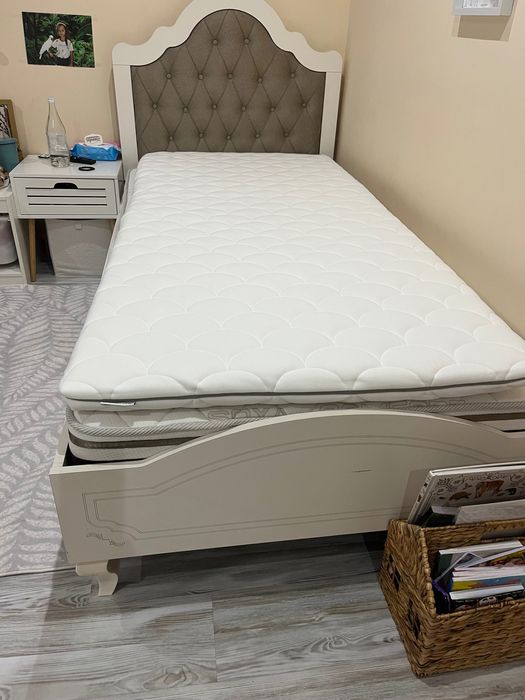 Детско легло за момиче(плюс матраците)