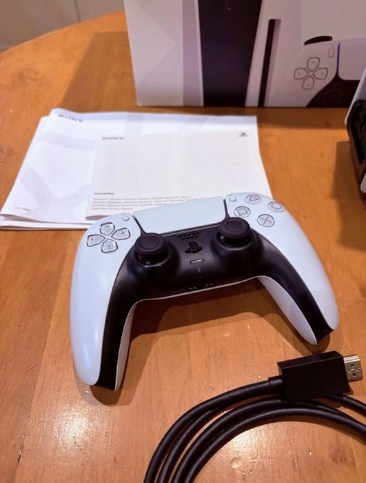 PS5 Disc, Софтуер 13.20 - като нова, с кутия и всички аксесоари