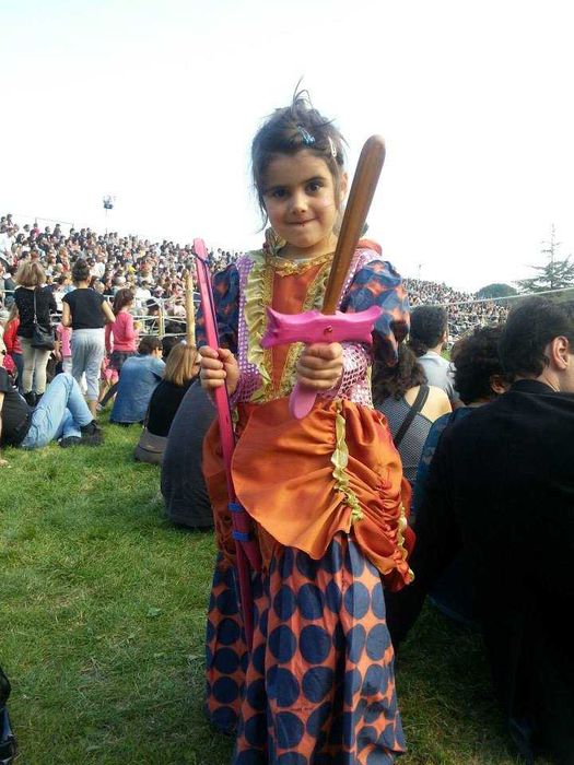 Карнавална рокля уникат ръчна изработка, ксилофон и дървени играчки