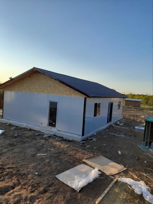 Vand case modulare din structură metalică