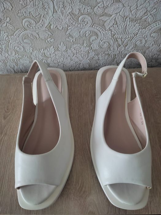 Босаножки.      .