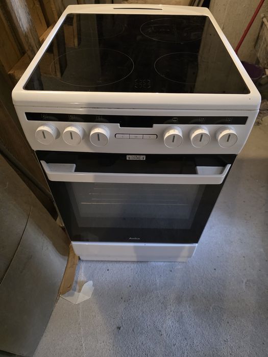 Продавам Фурна Amica