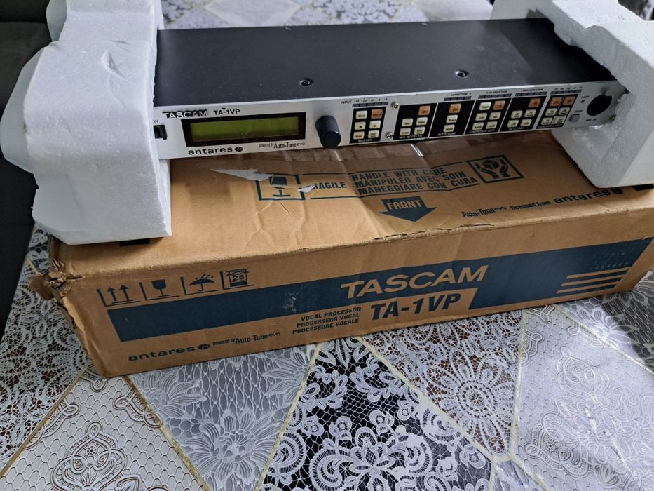 Vând procesor de voce TASCAM TA-1VP