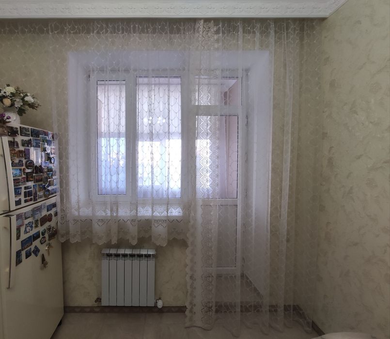 Тюль для кухни с балконом