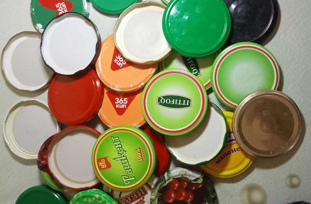 Продам.  Фигурные баночки. Чистые из дома. Крышки для банок.