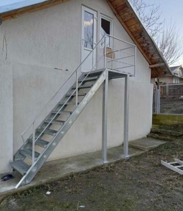 Vând scări metalice zincate, executate la comandă. Ne deplasăm oriunde în țară. Asigurăm