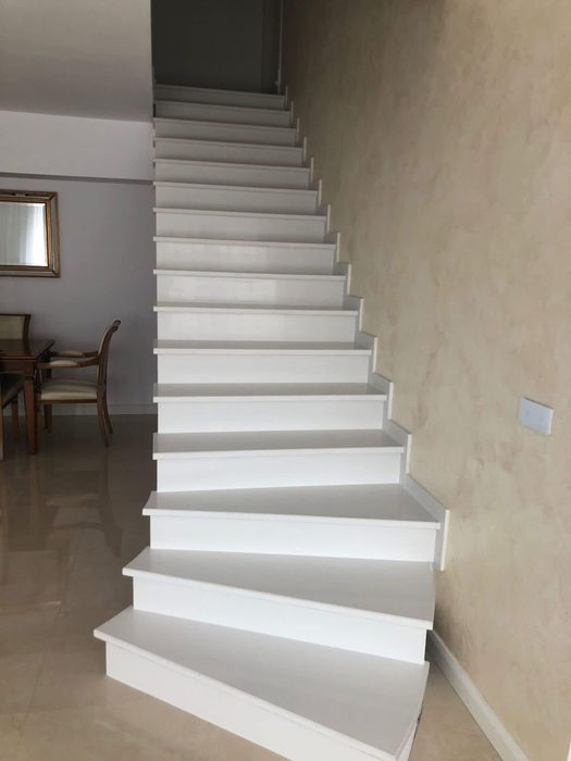Trepte și contratrepte din granit, marmură, cuarț, compozit – la comandă