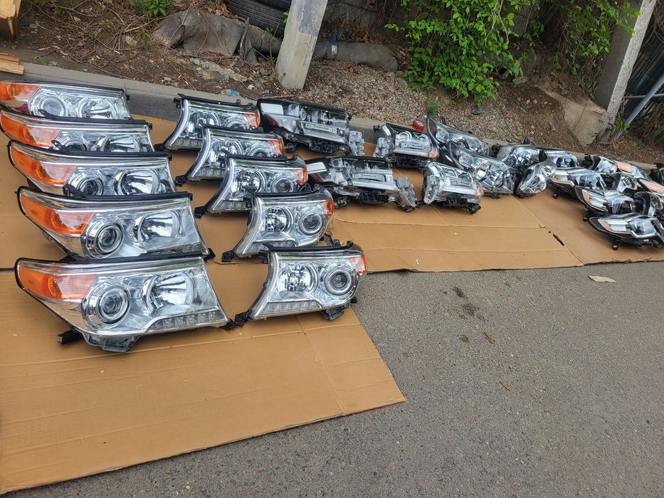 Фары б/у оригинал на Toyota Lexus