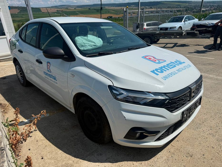 Dezmembrez Logan 3 berlina 2022 alb 1.0 tce H4D F4 volan stanga