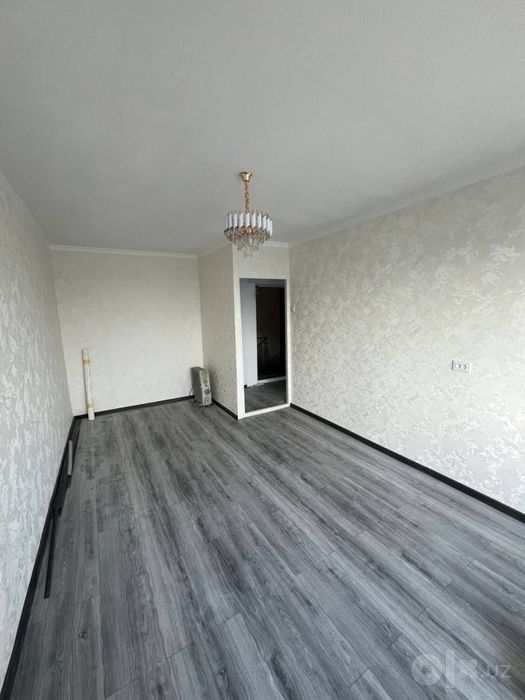 1 комнатная (31кв.м.) только после ремонта, еще никто ее жил
