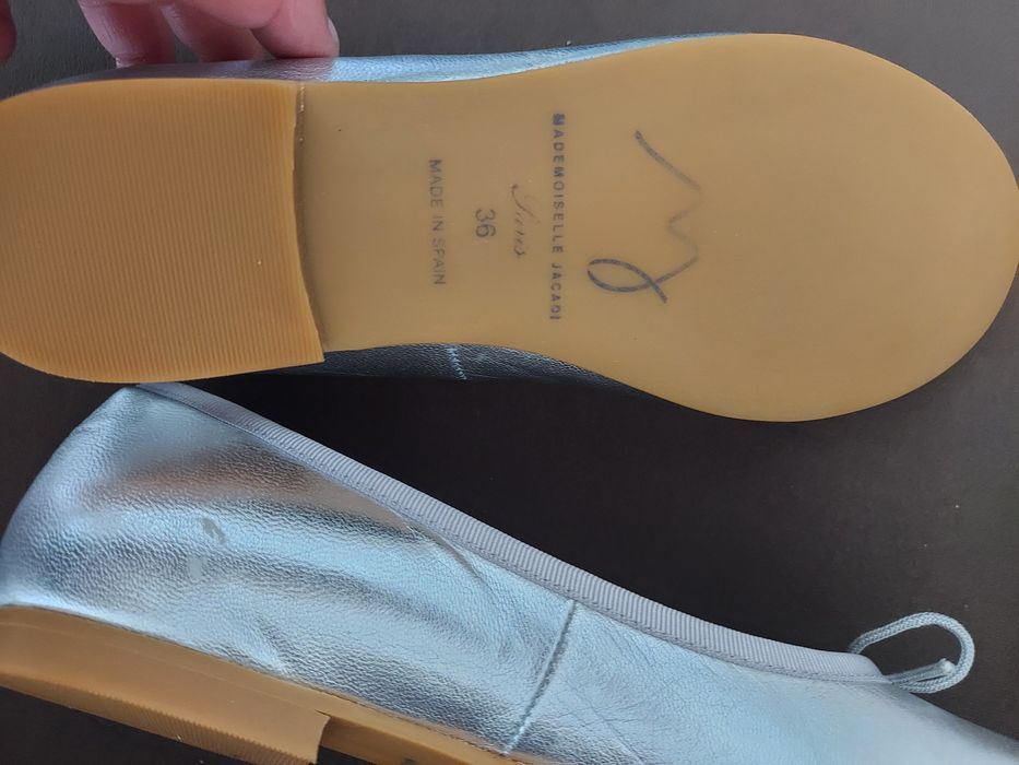 Продам туфли на девочку Jacadi