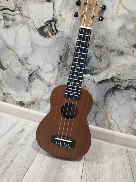 Продам укулеле новая