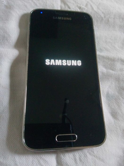 Xperia M4 Aqua si Galaxy S5 Mini