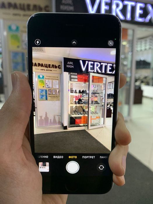 iPhone se 2020 64/76%