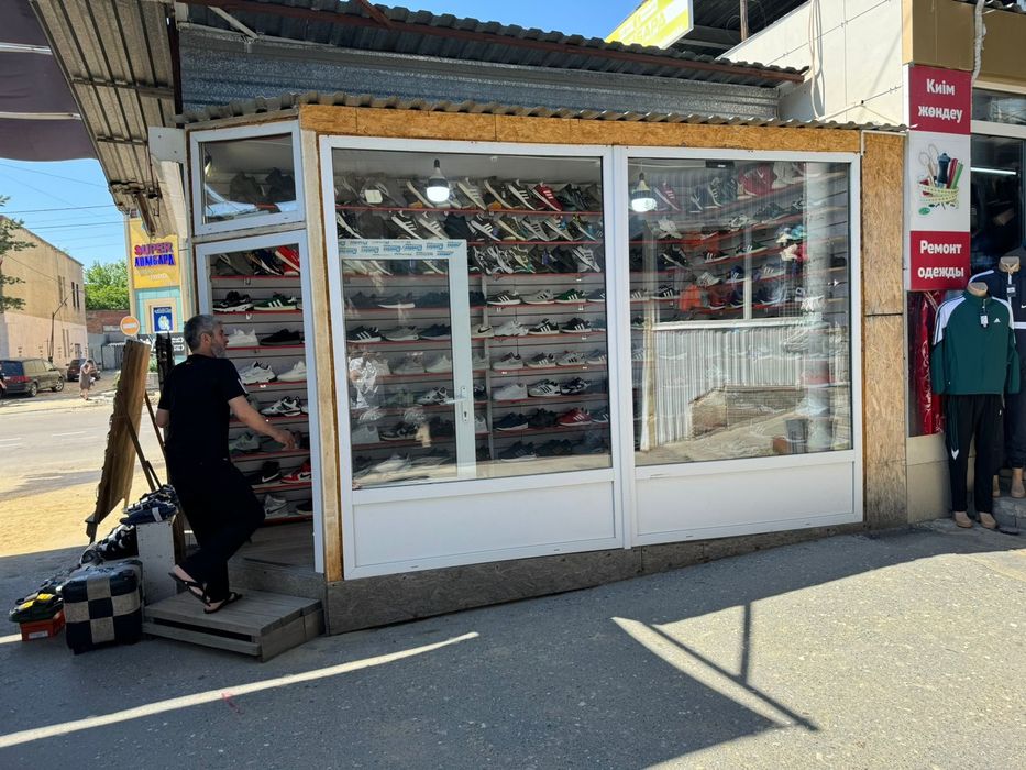 Продам пластиковые окна и дверь б/у .