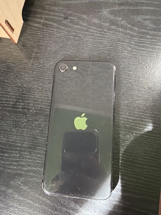 Айфон SE 2020 64GB