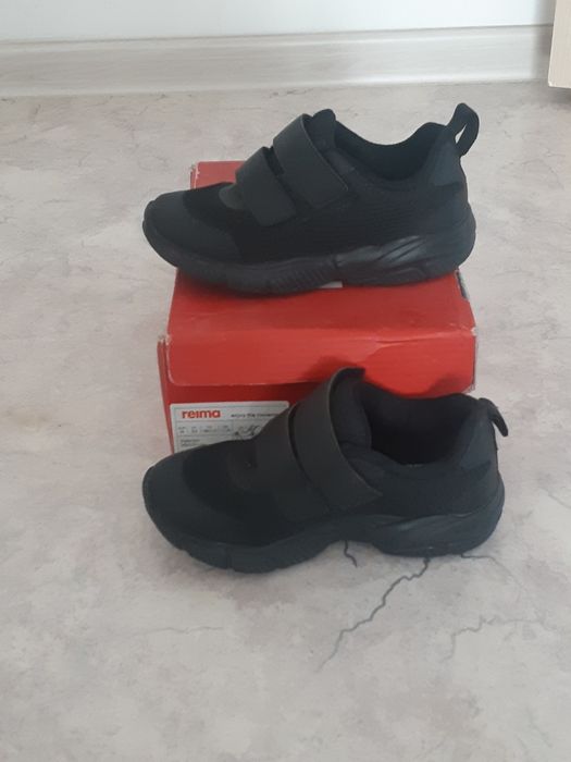 Продам детскую обувь