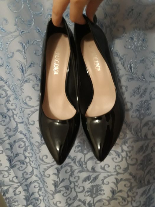 Продам женские туфли