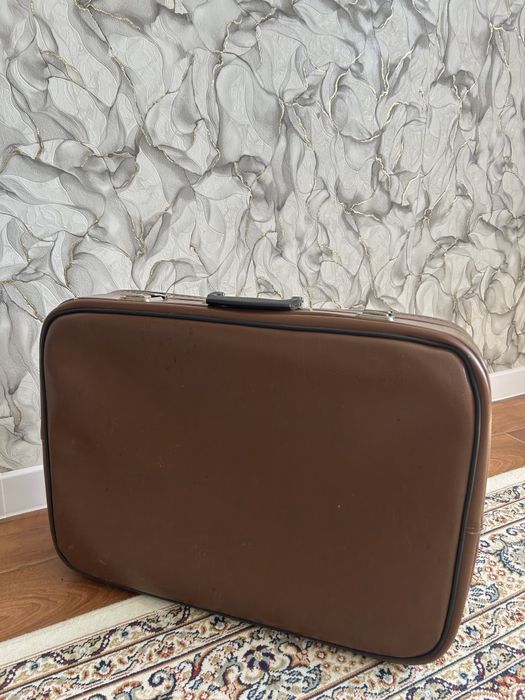 Винтажный чемодан