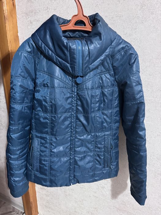 Продам женскую куртку MANGO