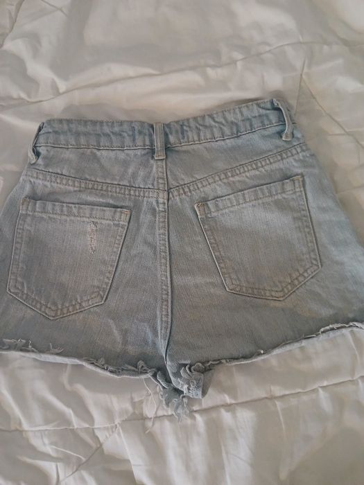 Blugi scurți de vară