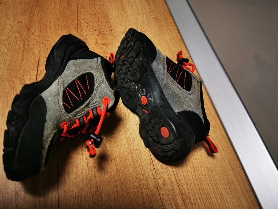 Adidași  copii Timberland  Gore-tex marimea 25