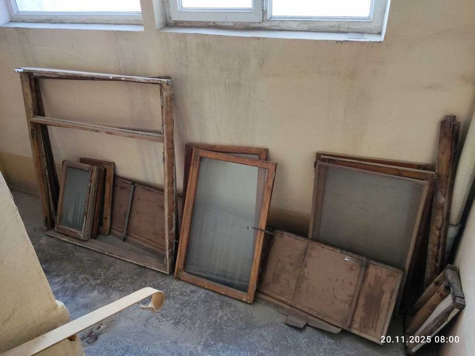 отдам даром оконные рамы и железный козырек  б/у