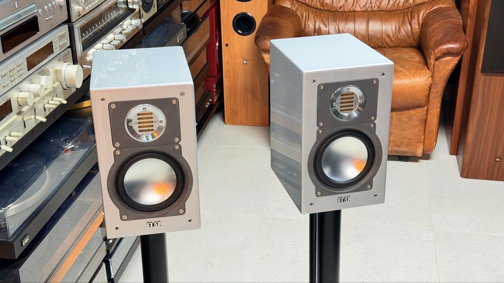 ELAC BS 203.2 Silver Shadow – Boxe Hi-Fi High-End, Tweeter JET III, 60W RMS / 80W, 4 Ohmi, 10 kg Pereche