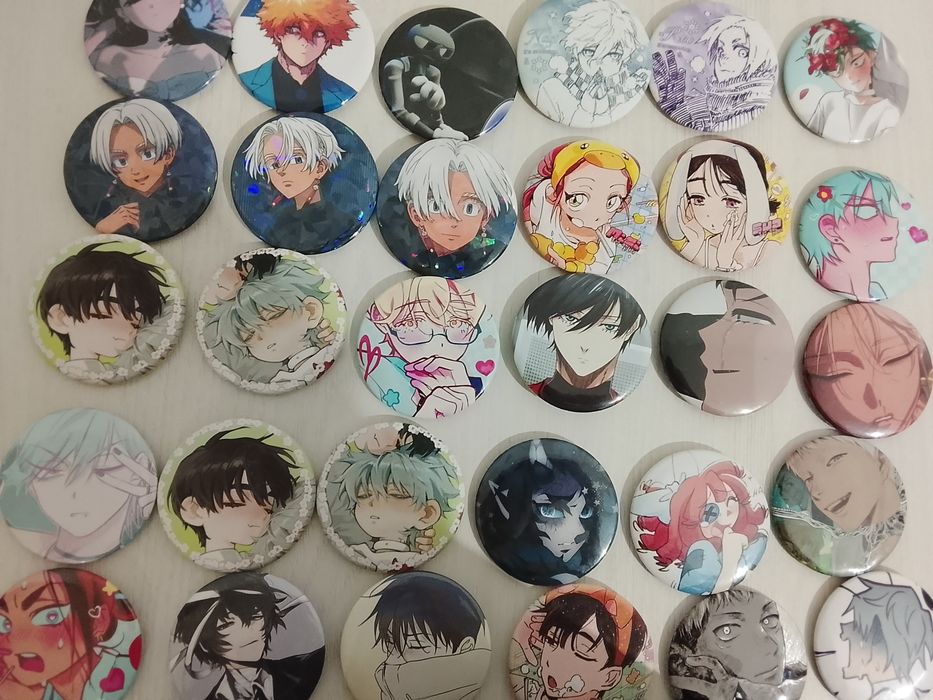 значки брелки и фигурки акриловые