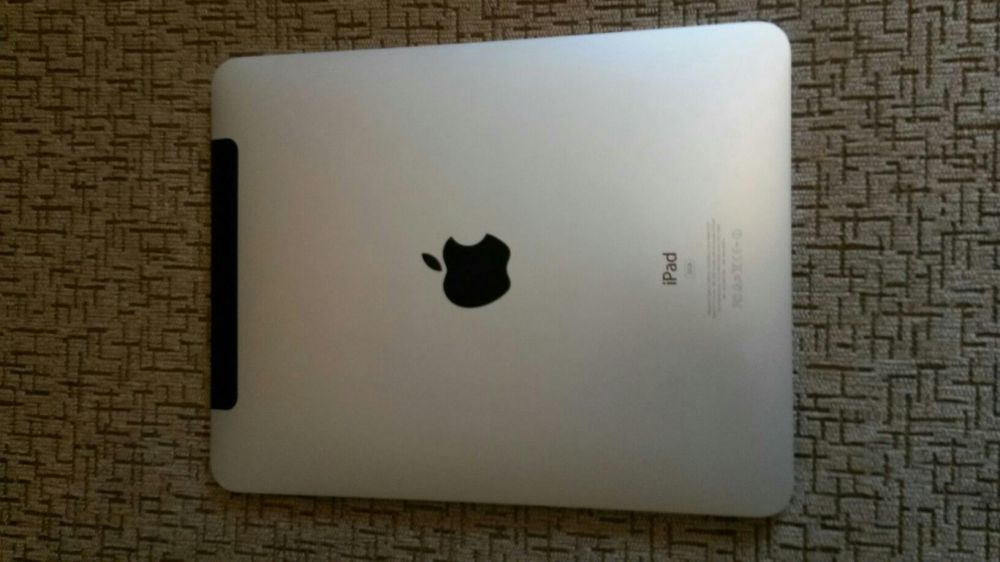 Продам или поменяю IPad 1.