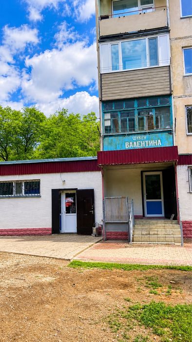 Продаётся магазин вместе с парикмахерской.