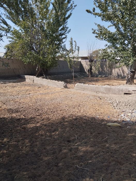 Yer sotiladi uyi bor