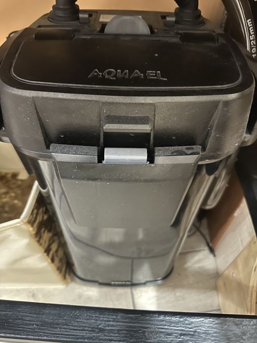 Аквариум със стойка и Риби